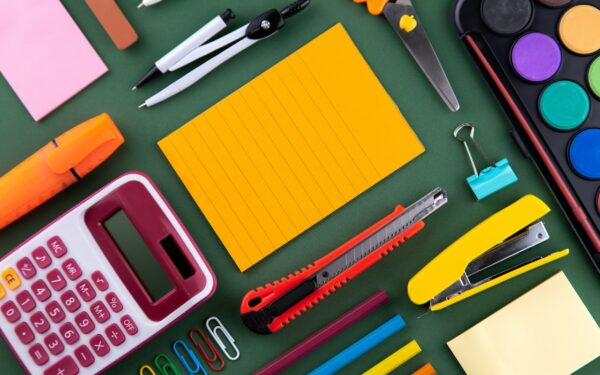 Fournitures scolaires écologiques : le guide belge 2026